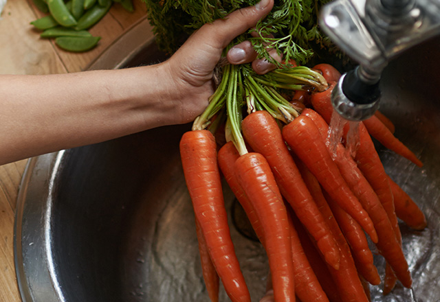 washing carrots