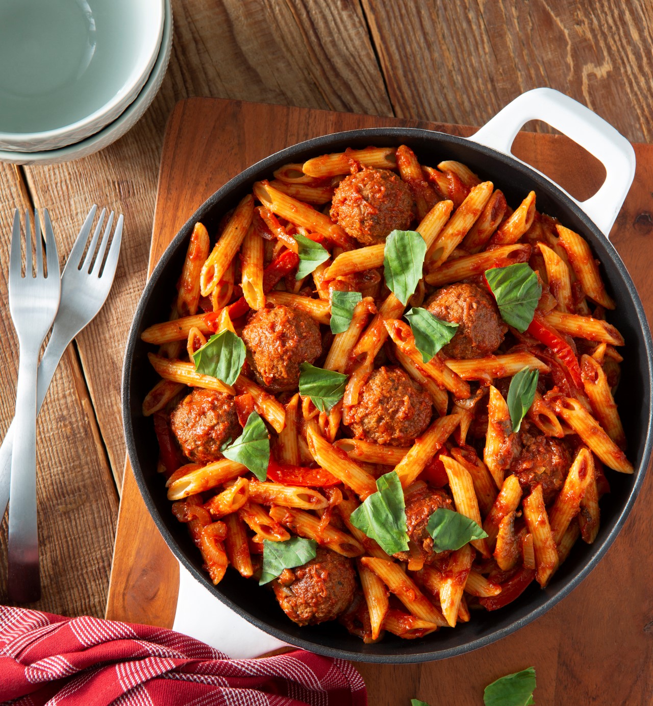 With both pasta and pizza flavours, this kid-friendly skillet dinner will be a winner with the whole family.