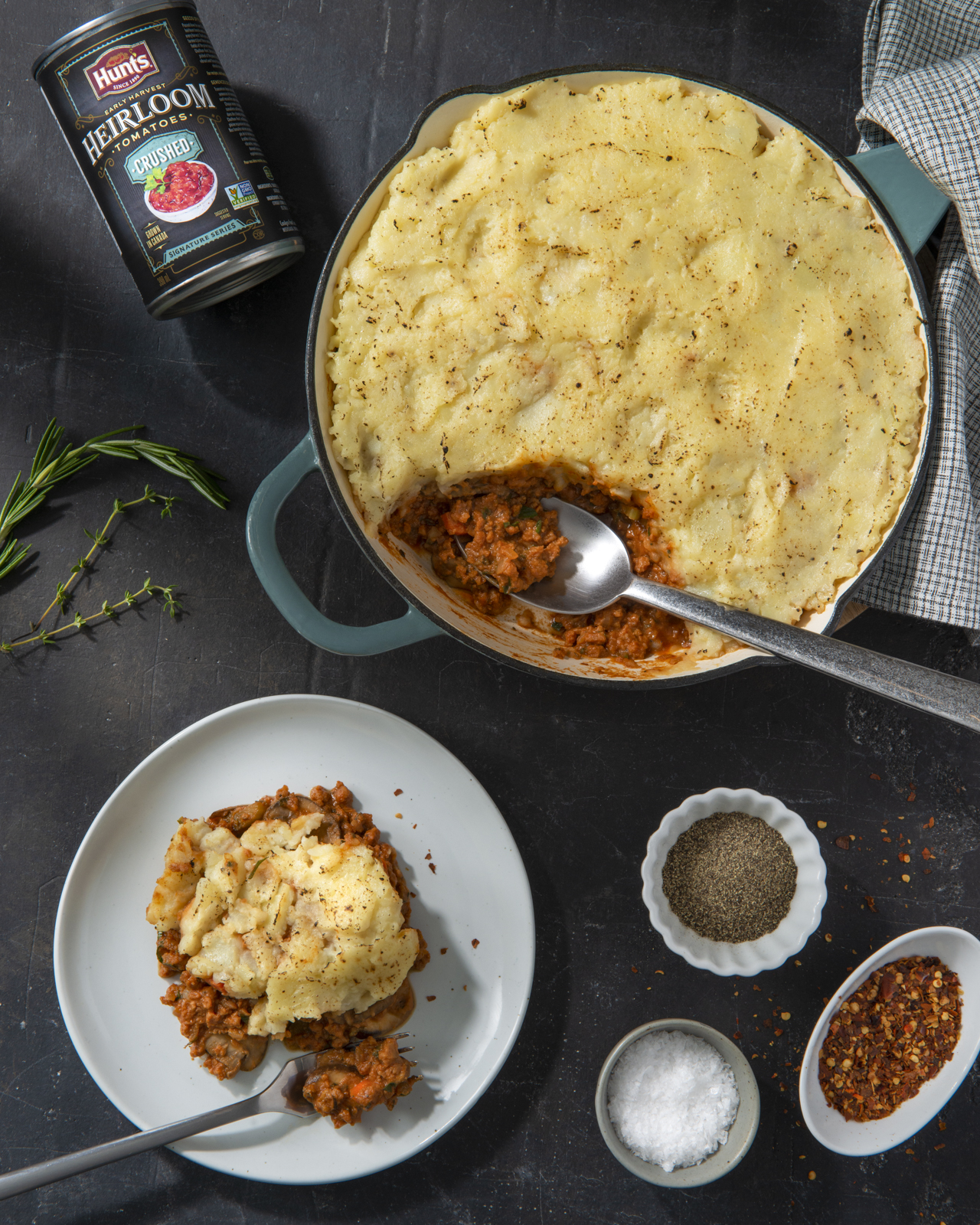 The filling for this skillet pie is made with beefless ground and flavourful mushrooms that simmer in a rich tomato gravy for a vegan version of shepherd’s pie that is sure to please everyone at the table.