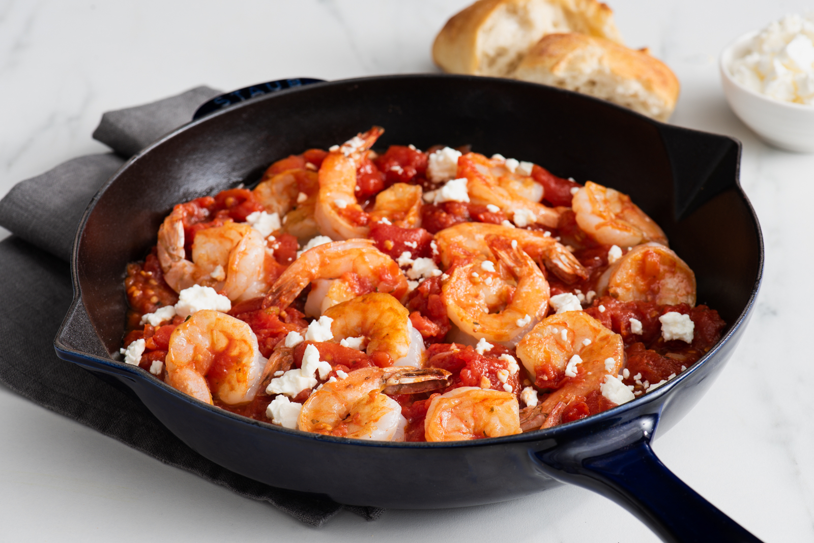 Crevettes à la poêle aux tomates et au feta